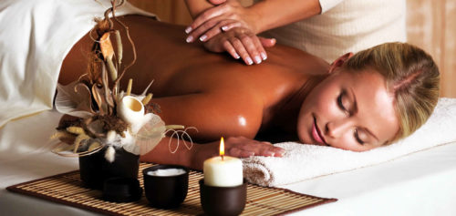 Persona e benessere  massaggio-500x237 Riequilibrare il secondo Chakra con prodotti naturali